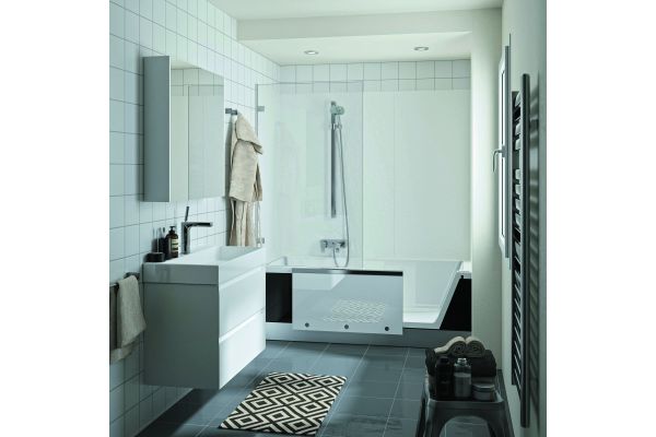 Clever kombiniert: Die „Easy-in“- und „Livorno Easy“-Produkte bieten Dusche und Badewanne in einem.