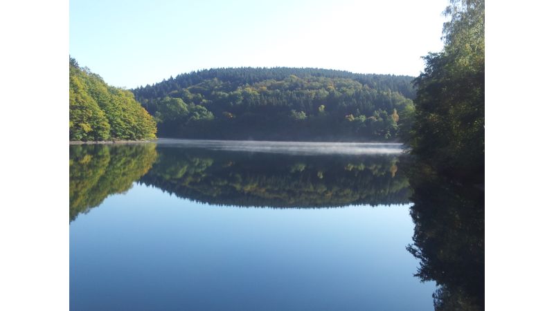 Die Jubach-Talsperre im Sauerland: Im Hitzesommer 2018 kam es in einigen Fällen zu Engpässen bei Talsperren-Füllungen. 