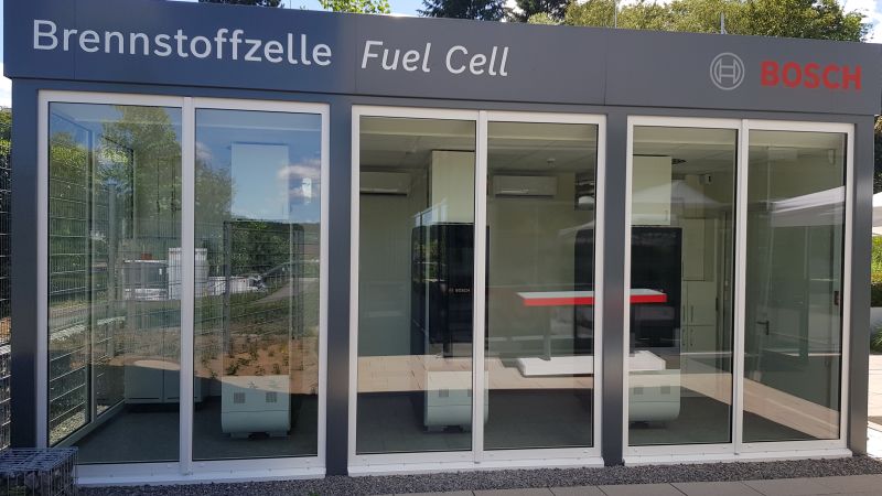 Die Brennstoffzellen-Pilotanlage von Bosch
am Standort Wernau von außen.
