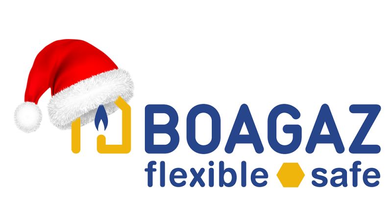 Boagaz-Logo mit Weihnachtsmannmütze.
