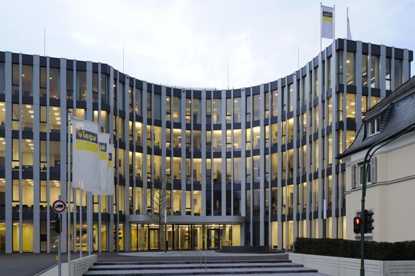 Das Bild zeigt den Viega-Firmensitz in Attendorn.