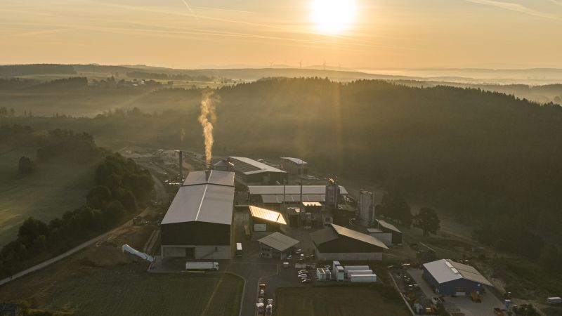 Foto: Die in Wunsiedel entstehende Anlage zur CO2-freien Erzeugung von grünem Wasserstoff steht für die sektorübergreifende Nutzung erneuerbarer Energien.