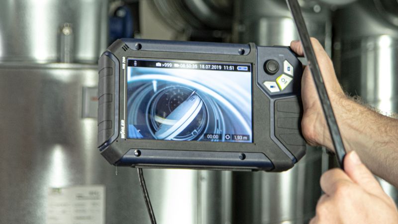 Foto: Sichtkontrolle Brandschutzklappe per Videoinspektionskamera.