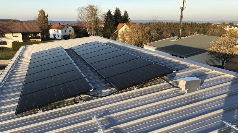 Foto: PVT-Kollektoren auf dem Dach der Seniorentagesstätte Johannesberg.