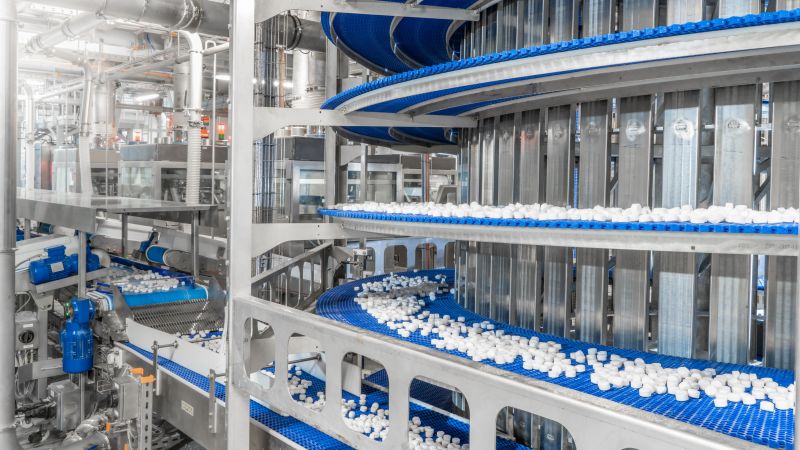 Modernste Salztablettenpressen stellen bei Ciech in Staßfurt u.a. Tabletten zur Wasseraufbereitung her.