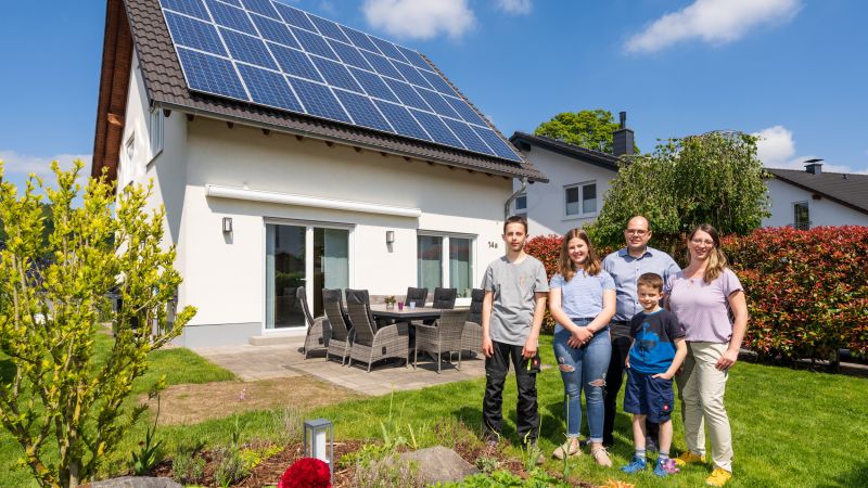 Foto: Nach elf Jahren Leben mit Erdwärmepumpe und Photovoltaik weiß Familie Schmalenberg aus Hagen: Es funktioniert, ist wirtschaftlich und zuverlässig.