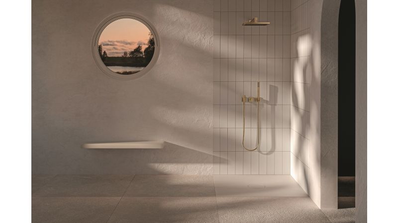 Mit der Duschfliese „BetteAir“ hebt Bette das Design und die Montage von bodenebenen Duschflächen auf ein neues Niveau. 