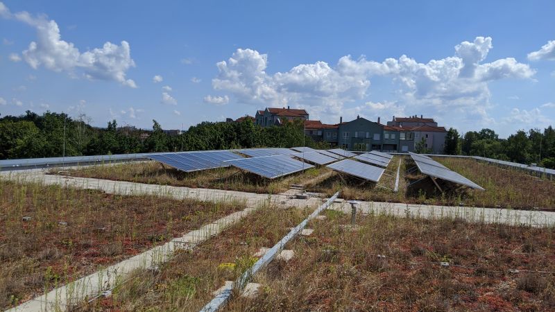 Das Bild zeigt eine Sauter Photovoltaik-Anlage.