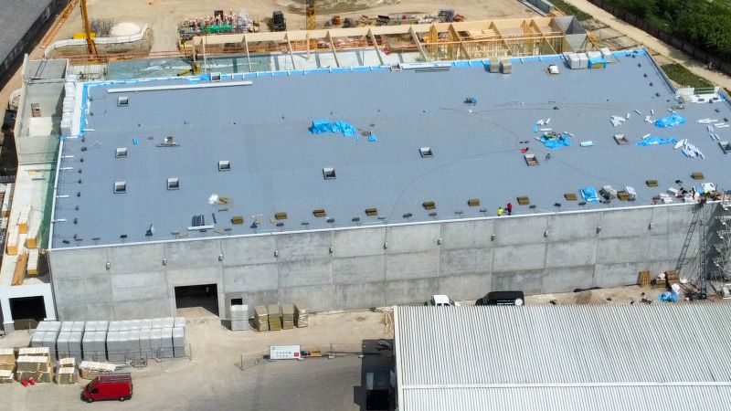 Das Bild zeigt das neue Logistikzentrum von oben.