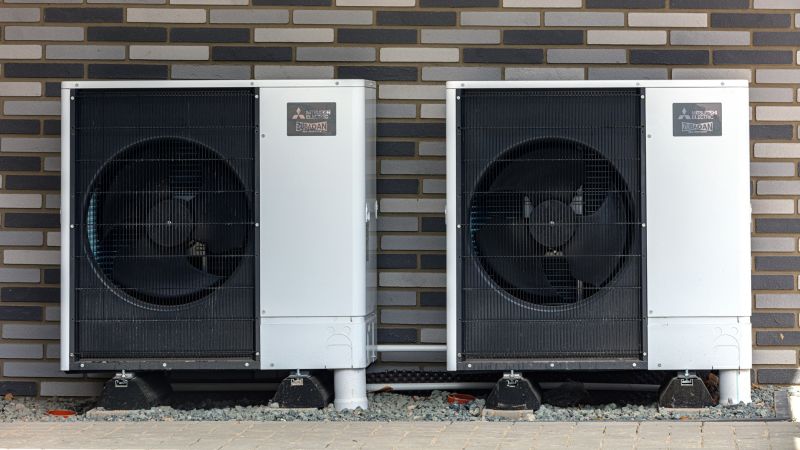 Das Ecodan-System von Mitsubishi Electric lässt sich zu einer Kaskade mit bis zu sechs Wärmepumpen zusammenschalten.