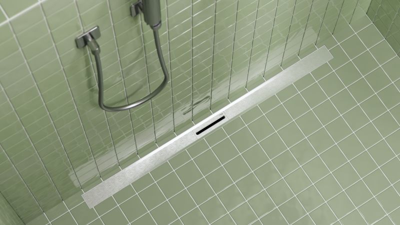 Das Bild zeigt eine bodenebene Duschfläche mit Duschrinne.