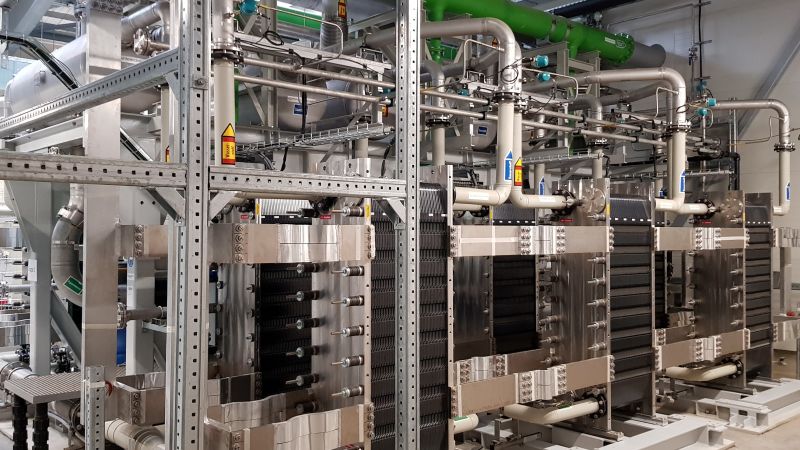 Leuchtturmprojekt für die Energiezukunft: Mitte September 2022 nahm Siemens im oberfränkischen Wunsiedel eine der größten grünen Wasserstoffproduktionen Deutschlands in Betrieb. Die Anlage kann bis zu 1.350 Tonnen Wasserstoff pro Jahr erzeugen.