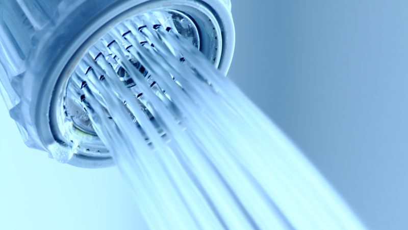 Bild zeigt Dusche mit Brausestrahl.