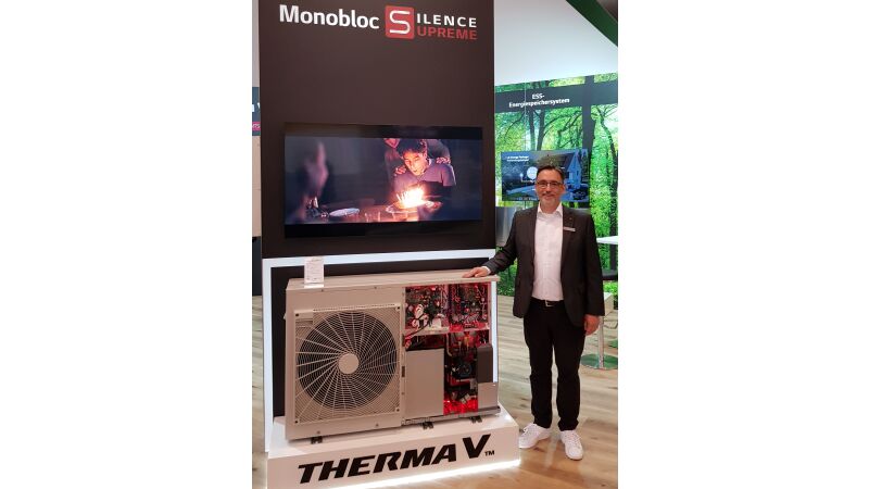 Andreas Gelbke, Vertriebsleiter Air Solution bei LG Electronics Deutschland, präsentierte auf der SHK Essen 2022 unter anderem neue Modelle der Produktfamilie Therma V.