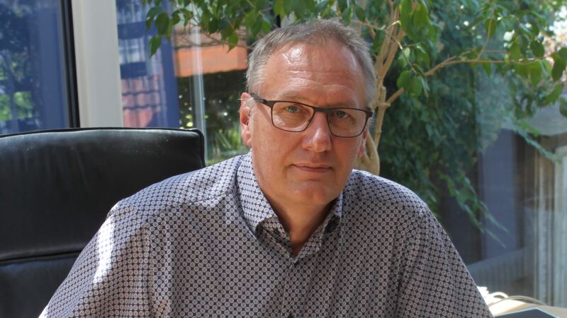 Claus Händel vom Fachverband Gebäude-Klima (FGK) steht Rede und Antwort