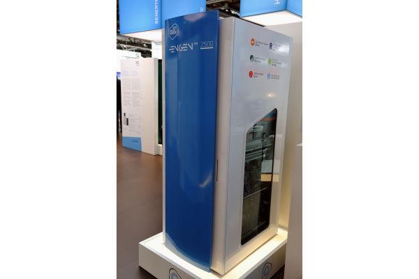 Solidpower präsentiert auf der Hannover Messe ein „Brennstoffzellen-Energiegerät“.