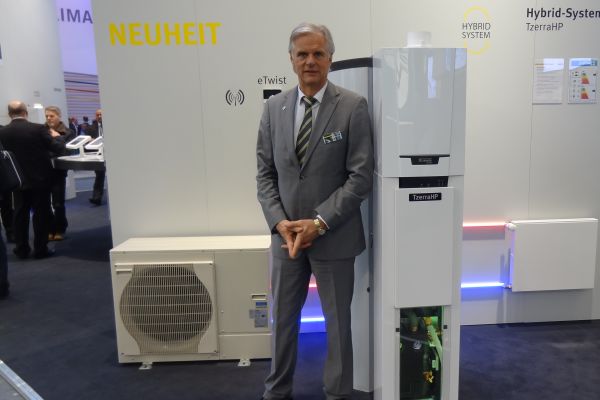 Rolf Waltermann präsentierte und das neue Hybrid-System 