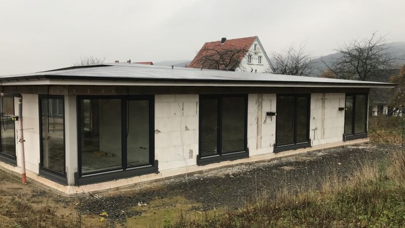 Bauphase: Ein Appartementhaus im „Wohnpark Kalletal“.