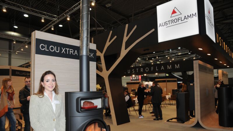 Den Kaminofen mit der Koch- und Backfunktion „Clou Xtra Back“ der Austroflamm GmbH stellte Marketingchefin Dr. Teresa Huemer vor.