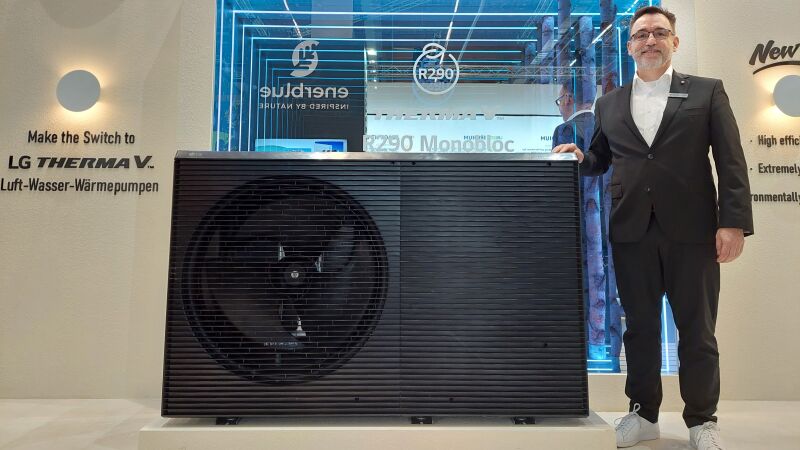 Andreas Gelbke, Sales Director bei LG Air Solution Deutschland, präsentierte die Wärmepumpe Therma V R290 Monobloc mit dem natürlichen Kältemittel Propan.