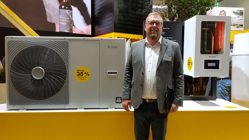 Peter Kiewardt, Leiter Sales-Support Systemtechnik bei Remeha, informierte über Neuerungen bei der Luft/Wasser-Wärmepumpe Tensio C.