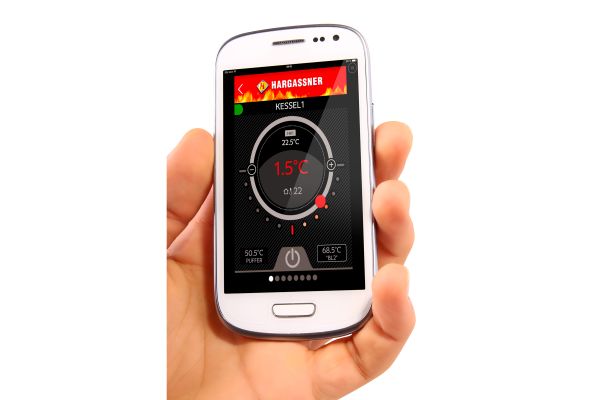 Die Hargassner-App auf einem Smartphone.
