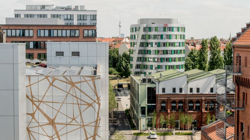 EUREF-Campus, Berlin. „EUREF“ steht für das „Europäische Energieforum“ und verfolgt die Idee eines Modellquartiers für die klimaneutrale, ressourcenschonende und intelligente Stadt von morgen.