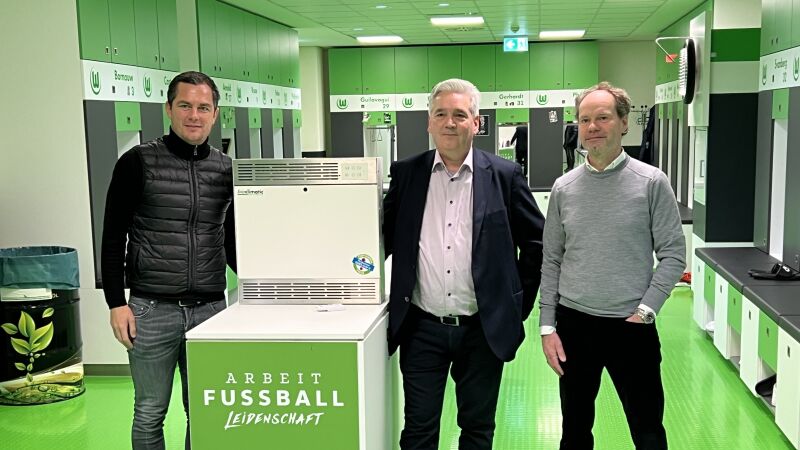 Im Kampf gegen das Coronavirus und andere Krankheitserreger setzt der VfL Wolfsburg auf die Technik der bipolaren Luftionisation von bioclimatic – hier in der Mannschaftskabine.