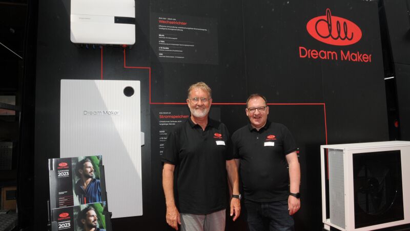 Die Dream Maker Technologie GmbH plant, als Marke ein breites Produktspektrum abzudecken, informierten der technische Vorstand, Erwin Grohmann, und der Vertriebsleiter, Frank Zerfass (re.).
