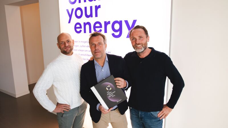 Das Bild zeigt das Sunshower-Team beim Markenkompendium „Die großen deutschen Marken 2024“.