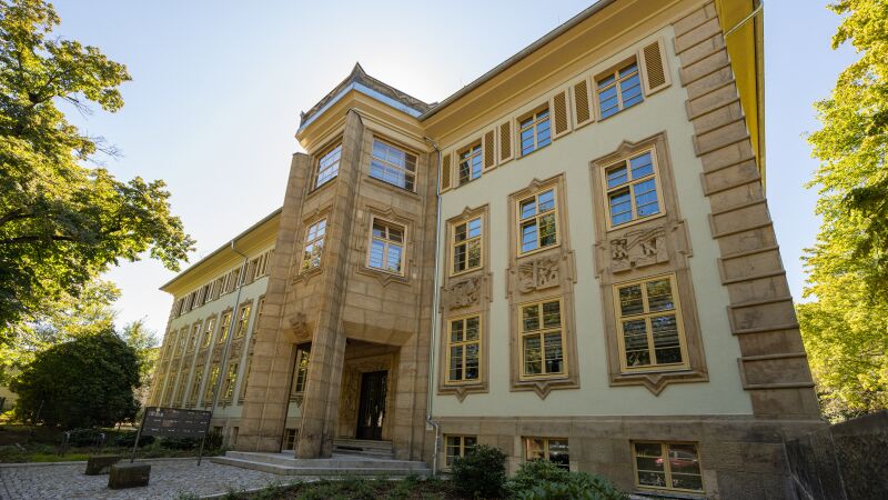 Das ehemalige Verwaltungsgebäude der AG Sächsische Werke kann auf eine hundertjährige Geschichte zurückblicken.