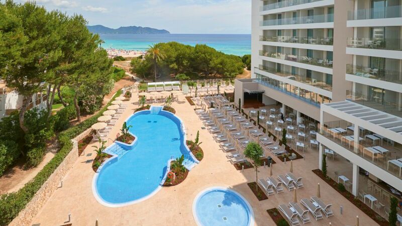 Das Bild zeigt eine Hotelanlage auf Mallorca.