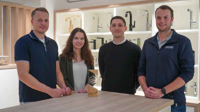 Das Bild zeigt Alexander Post (Head of Sales, pds); Sarah Tietjen (Head of Marketing pds), Hannes Römisch (Prokurist Digitalisierung Mainmetall), Alexander Hörst (Teamleiter E-Business Mainmetall).