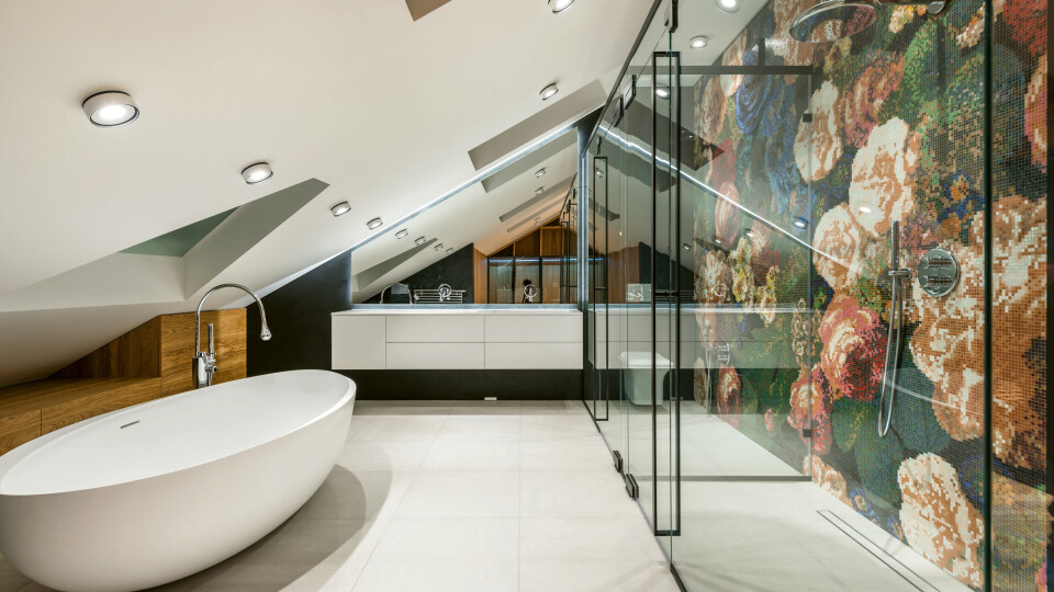 Duschwand Glas für Badewanne: Eleganz und Funktionalität vereint () Duschwand Glas für Badewanne: Eleganz und Funktionalität vereint