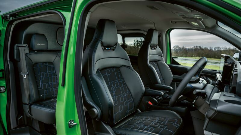 Das Bild zeigt das Interieur des Transit Custom MS-RT. 