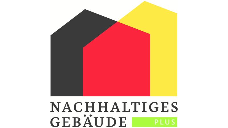 Siegelvariante „Nachhaltiges Gebäude Plus“ für Wohngebäude, die in der Ökobilanz bestimmte spezifische Grenzwerte unterschreiten.