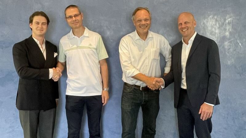 Das Bild zeigt Per Christner, Uniwater (M&A Manager), Jörg Klingenberg, 4 pipes (Managing Director), Frank Hellman, 4 pipes (Managing Director), Carl Berglund, Uniwater (Business Area Director Uniwater Products).