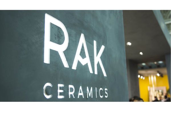 Das Bild zeigt das Firmenlogo von RAK Ceramics.