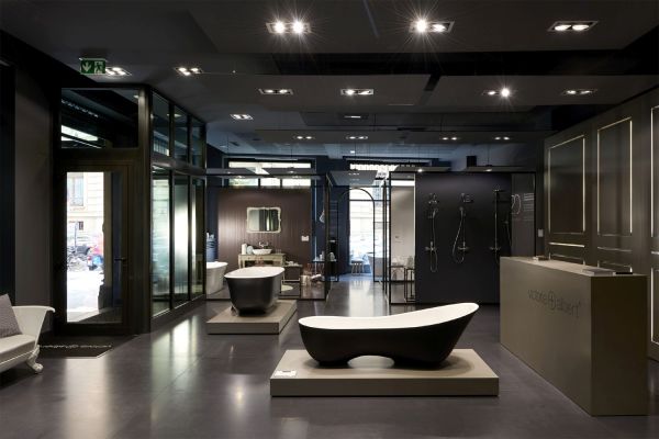 Das Bild zeigt den mailändischen Showroom von Victoria + Albert.