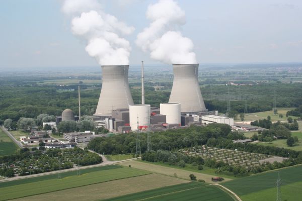 Nicht nur der Ausstieg aus der Kernkraft macht den großen Energieversorgern zu schaffen. Hier das leistungsstärkste noch betriebene KKW Gundremmingen. 