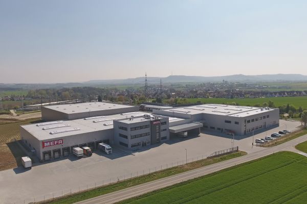Das Bild zeigt das neue Produktions- und Logistikzentrum von MEFA.