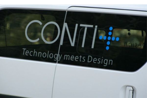 Das Bild zeigt einen Ausschnitt vom Auto des CONTI+ Kundendienstes.