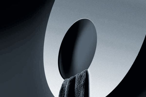 Videa präsentiert einen runden Handtuchwärmer aus Metall - ein designstarkes Badaccessoire. 