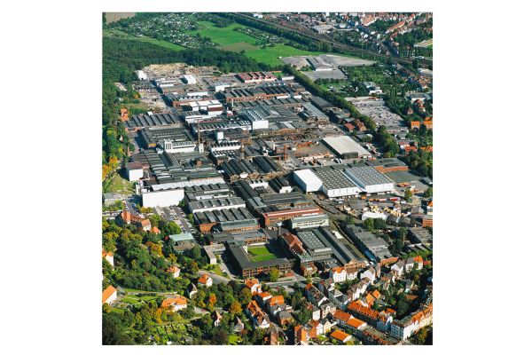 Der Hauptstandort von KME in
Osnabrück: Rohre werden hier zu
zwei Dritteln aus Recyclingkupfer
her gestellt; die generelle Sammelquote
aus Installationen liegt sogar bei 93
Prozent – ein bemerkenswert ressourcenschonender
Kreislauf.