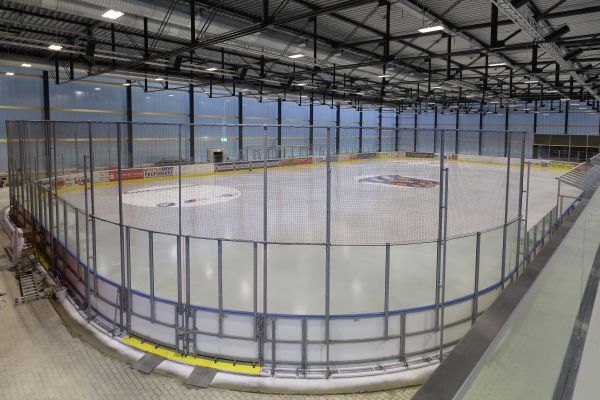 Die Eisfläche der Eishalle Freising.