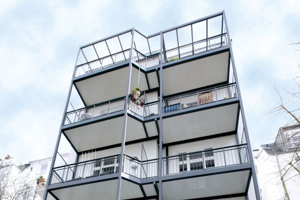 Balkone machen das Wohnen im Mikroapartment deutlich angenehmer … 