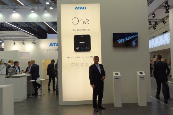 ATAG: Geschäftsführer Michael Bachmann erklärt das neue Regelungskonzept „ATAG One“.