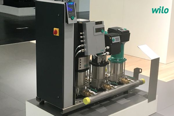 Druckerhöhungsanlage mit drei unterschiedlichen Pumpenbaureihen von Wilo.