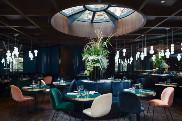 Blick in das elegante Restaurant des Le Roch Hôtel & Spa Paris. 