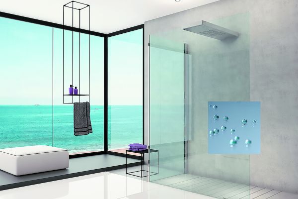 Duschvergnügen im geräumigen XXL-Format: Das Echtglas der „Ciela“-Dusche gibt es jetzt auch mit „Ever Glas“-Veredelung.